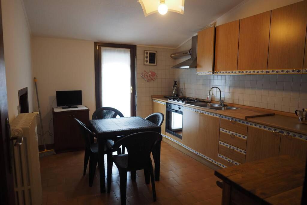 Apartamento La Casa Degli Ospiti Morbegno Exterior foto